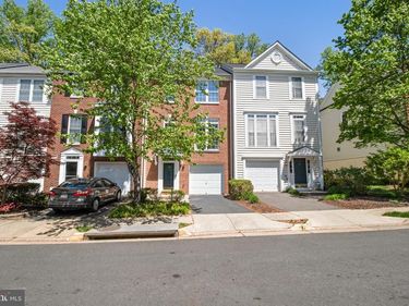 4037 FAIRFAX CENTER HUNT TRL TRAIL, FAIRFAX, VA 22030