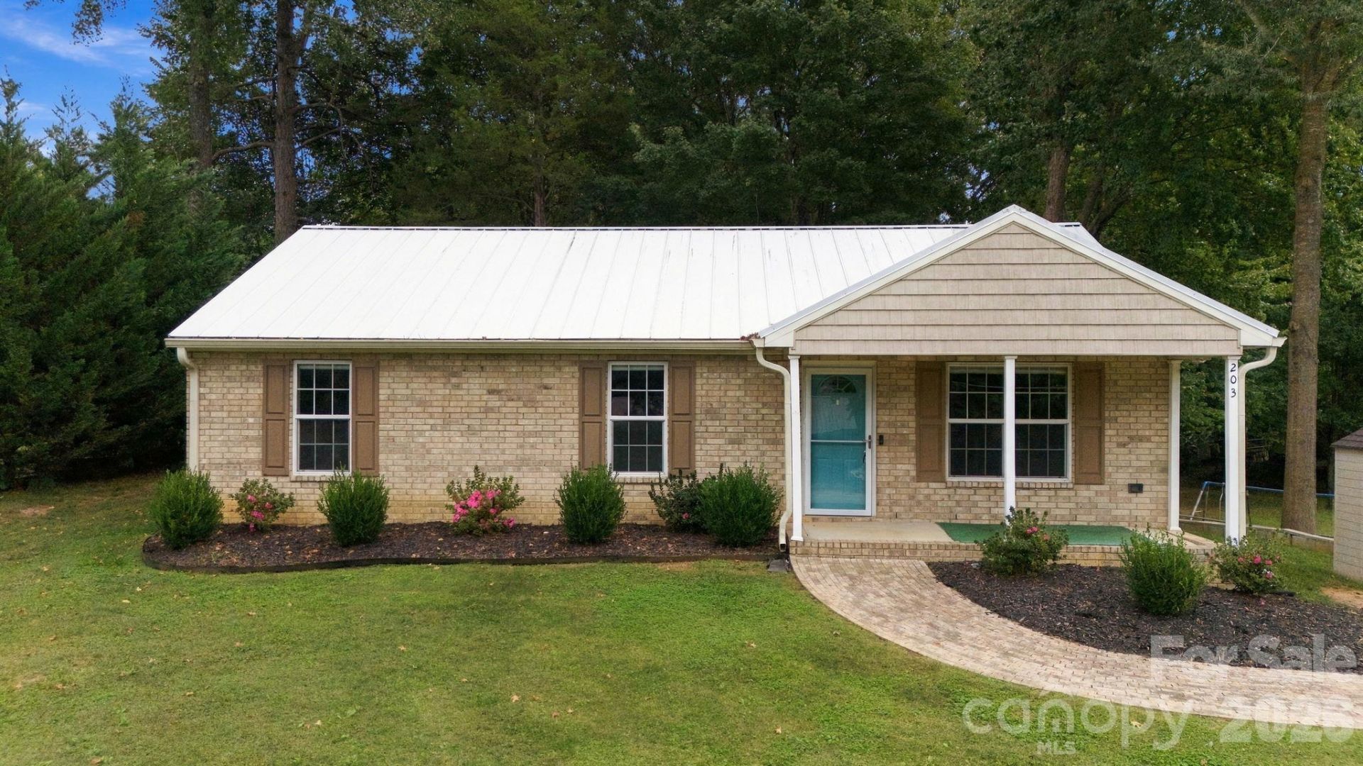 203 Crestview Drive, Thomasville, NC 27360 Main Photo