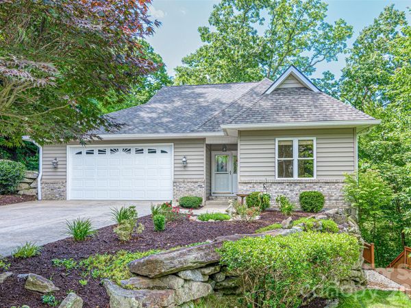 299 Carriage Summitt Way , Hendersonville, NC 28791