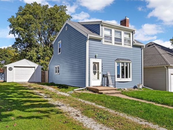 104 Washington St , Norway, IA 52318