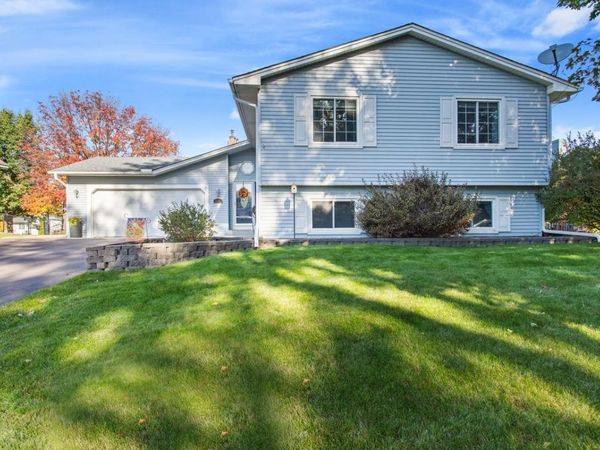 670 Conestoga Trail, Chanhassen, MN 55317