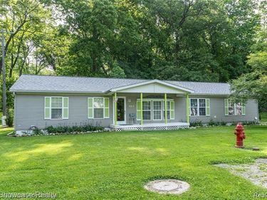 464 Sparks Lane, Walled Lake, Mi 48390