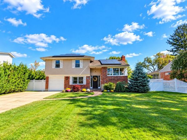 49 Simmons Drive , East Islip, NY 11730