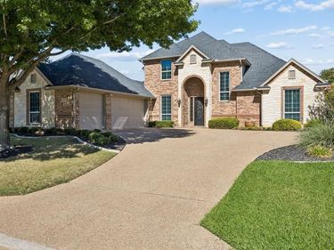 837 Thomas Crossing Drive, Fort Worth, TX 76028