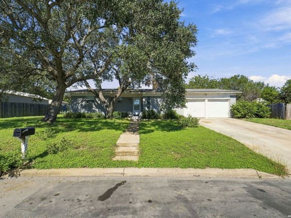 332 Mack Hollimon Dr, Kerrville, TX 78028