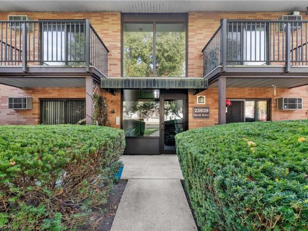 23839 David Drive, Unit 201, North Olmsted, OH 44070