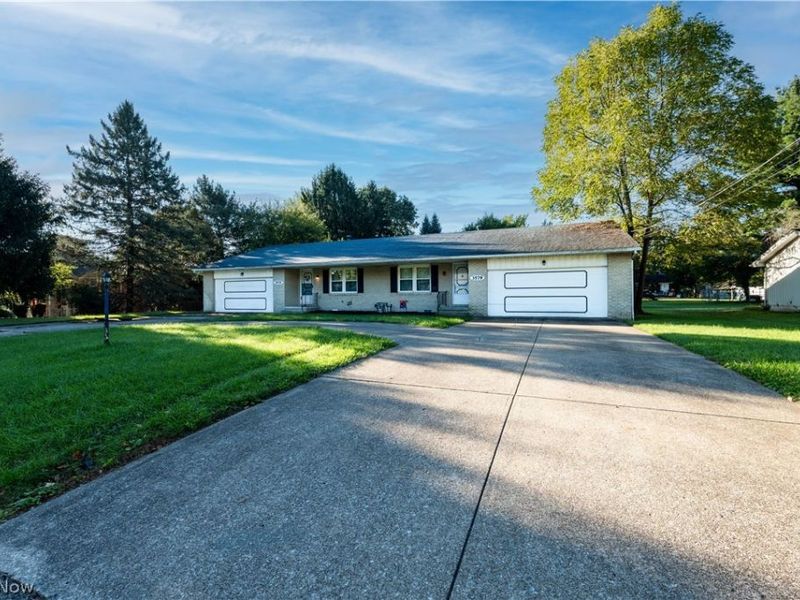 3575 Perry Drive NW, Massillon, OH 44646 Photo 2