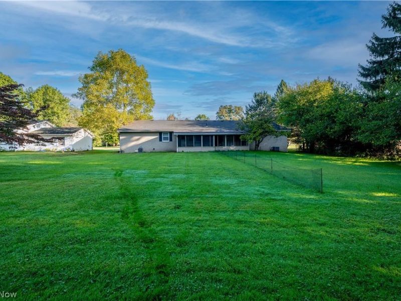 3575 Perry Drive NW, Massillon, OH 44646 Photo 3