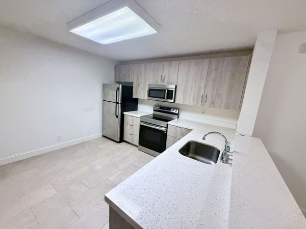 10111 W SUNRISE Boulevard, Unit 104, Plantation, FL 33322