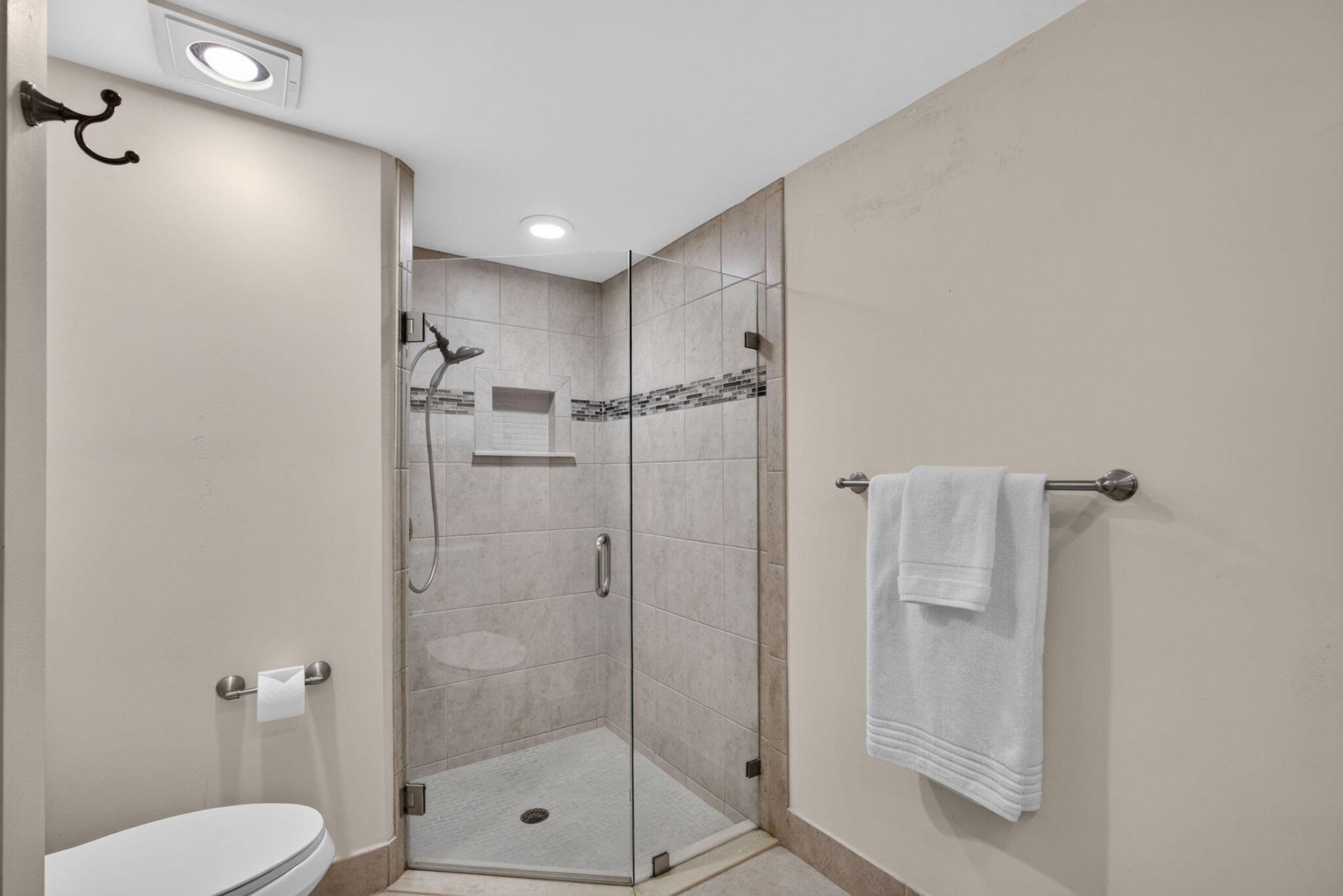 10 Lexington Lane E, Unit A, Palm Beach Gardens, FL 33418 Photo