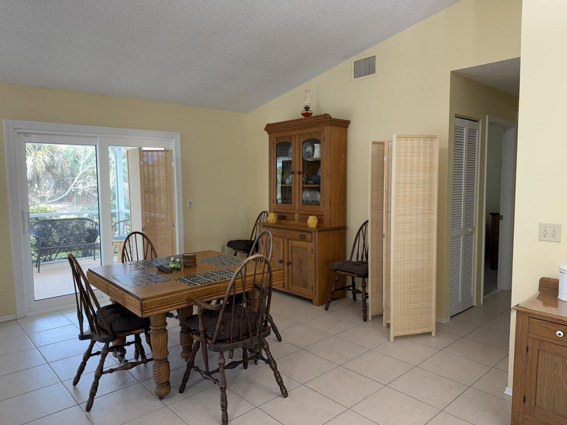 404 NE Camelot Drive, Port Saint Lucie, FL 34983 Photo