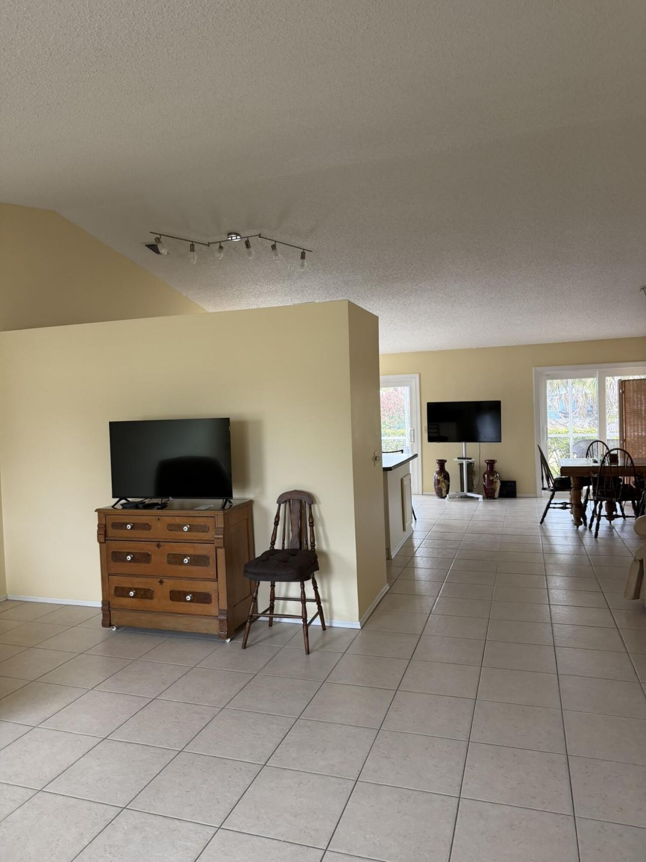 404 NE Camelot Drive, Port Saint Lucie, FL 34983 Photo