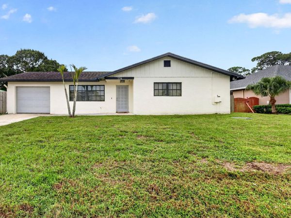774 SE Elwood Avenue, Port St. Lucie, FL 34983