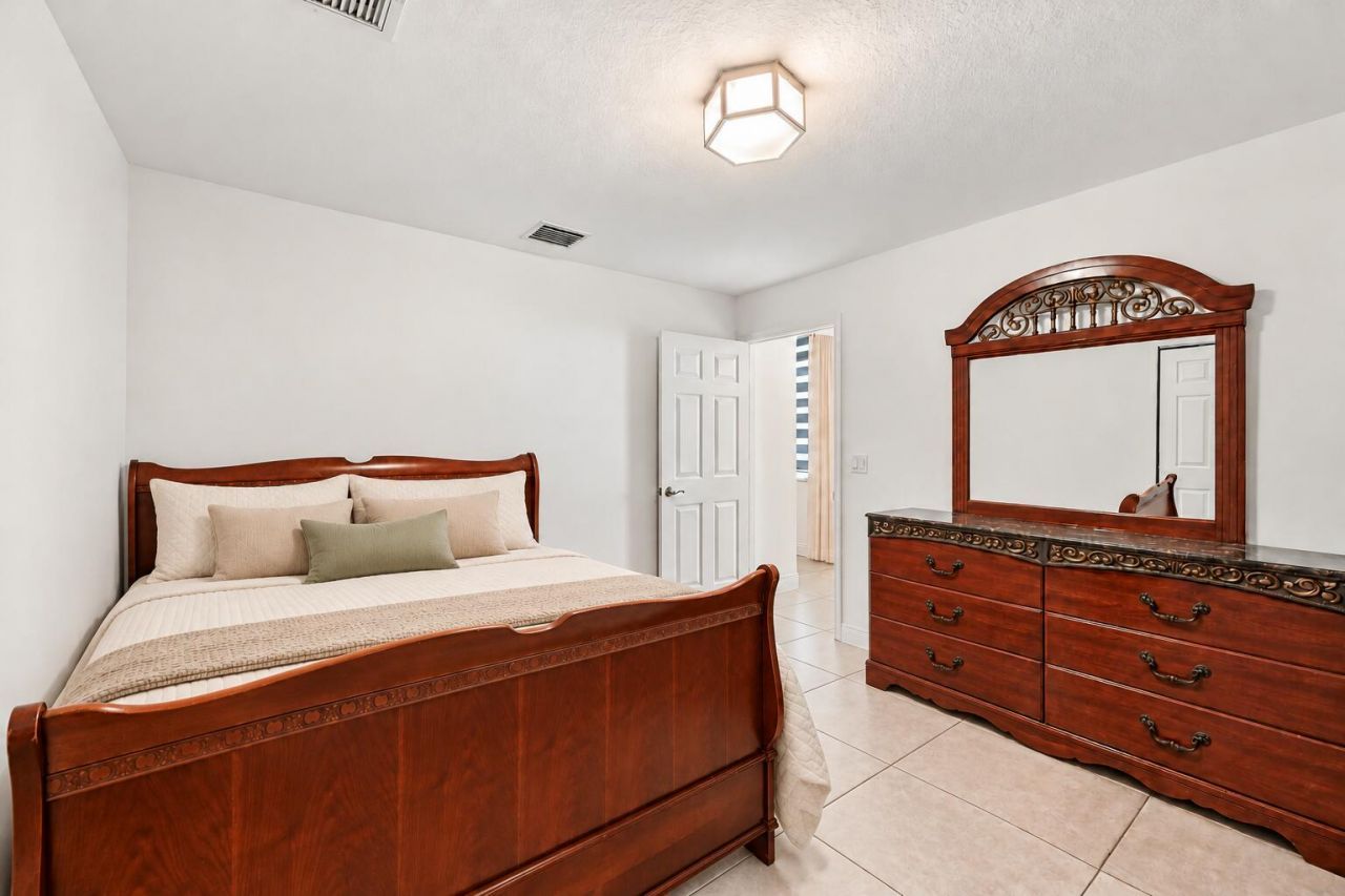 1586 SW Calmar Avenue, Port Saint Lucie, FL 34953 Photo