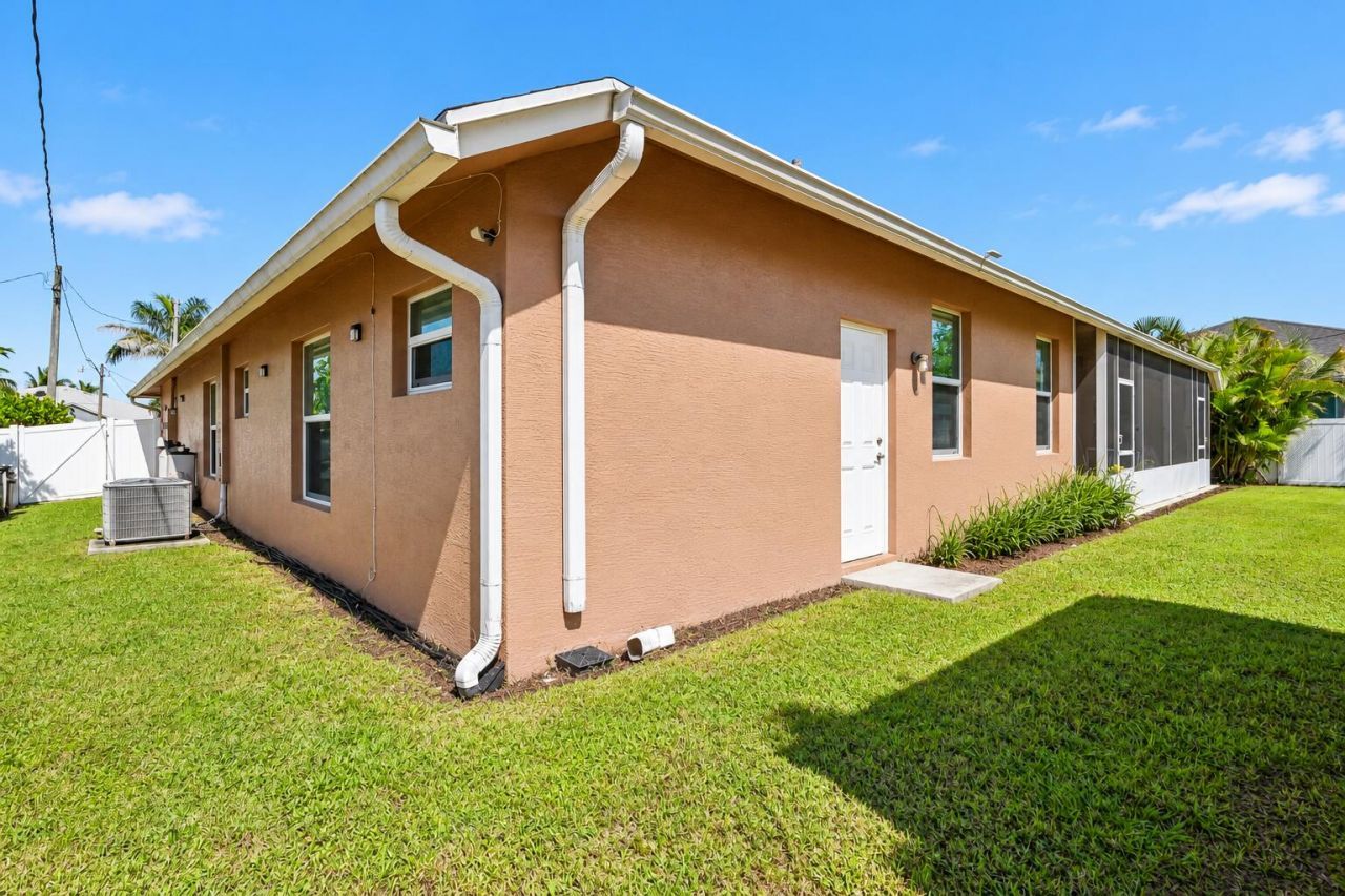 1586 SW Calmar Avenue, Port Saint Lucie, FL 34953 Photo