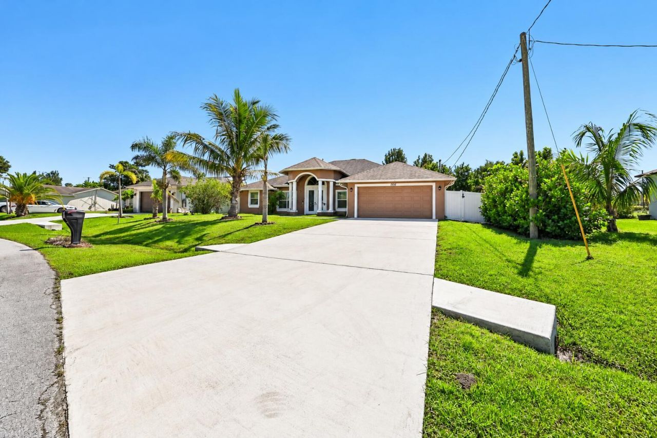 1586 SW Calmar Avenue, Port Saint Lucie, FL 34953 Photo