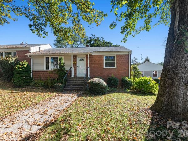 27 Trowbridge Lane, Brevard, NC 28712