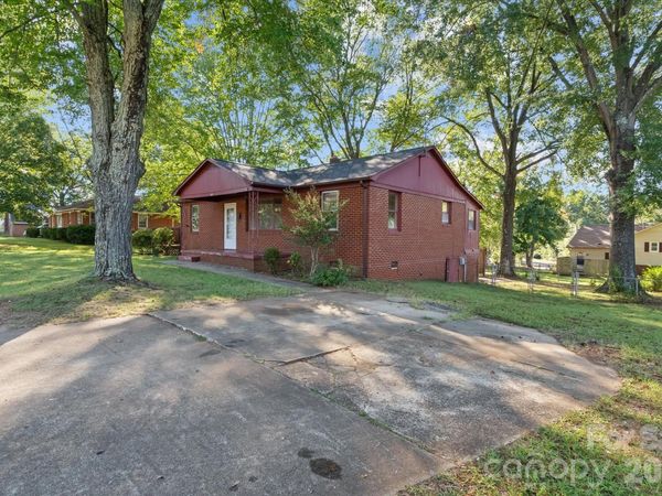 322 Hartness Road , Statesville, NC 28677