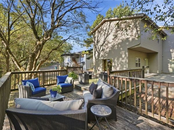 2080 Van Buren , Eureka Springs, AR 72632