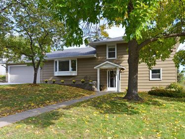 8644 Poplar Bridge Curve, Bloomington, MN 55437