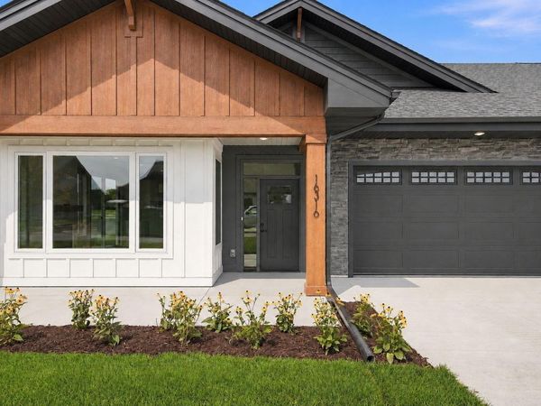 16322 Esprit Court , Lakeville, MN 55044