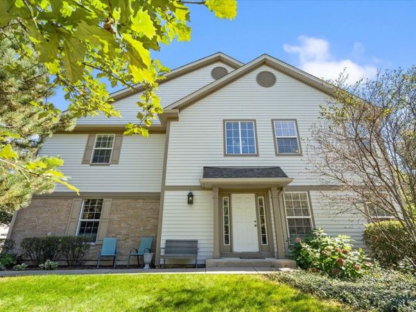 2010 IVY RIDGE Drive, Hoffman Estates, IL 60192