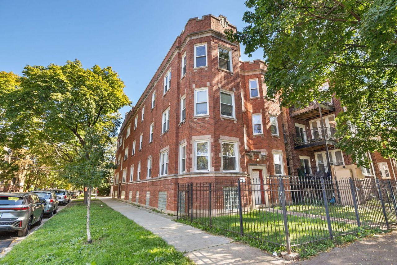 4857 N Lawndale Avenue, Unit 202, Chicago, IL 60625 Main Photo