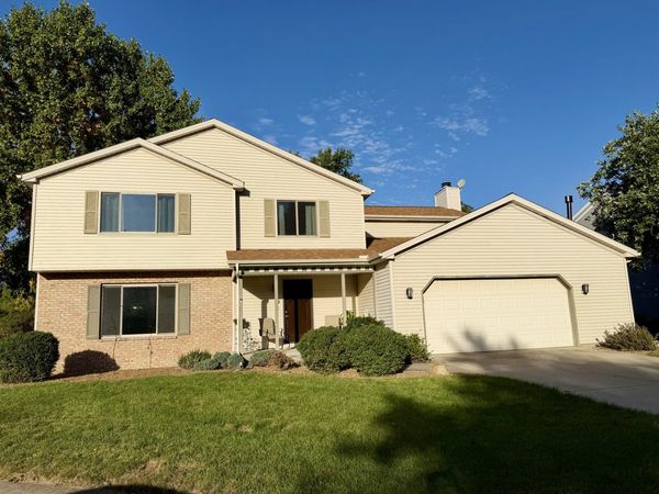 5 Hidden Lake Court, Bloomington, IL 61704