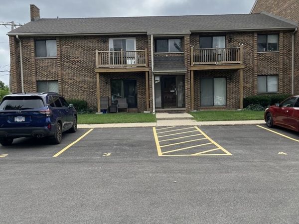 1781 Rand Road, Unit 2A, Des Plaines, IL 60016