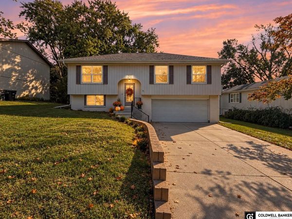 1711 N 105 Street, Omaha, NE 68114