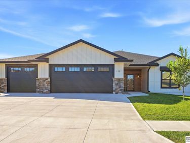 110 Firethorn Drive, Treynor, IA 51575