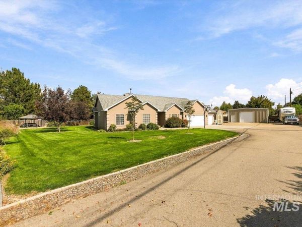 1915 Meadow Ave, Caldwell, ID 83605