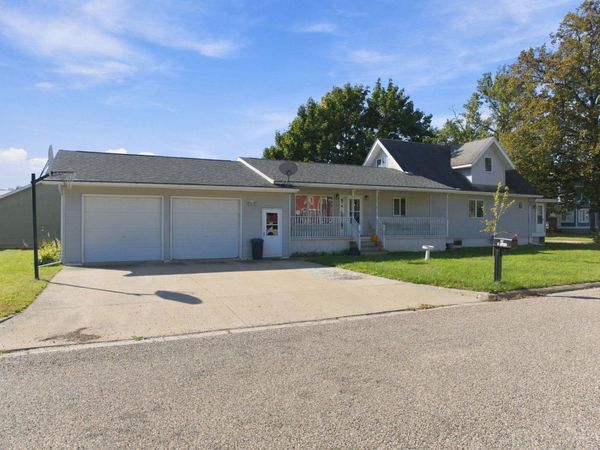 212 N Division Street, Sumner, IA 50674