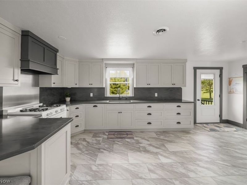 3628 & 3604 Painesville Warren Road, Southington, OH 44470 Photo 4