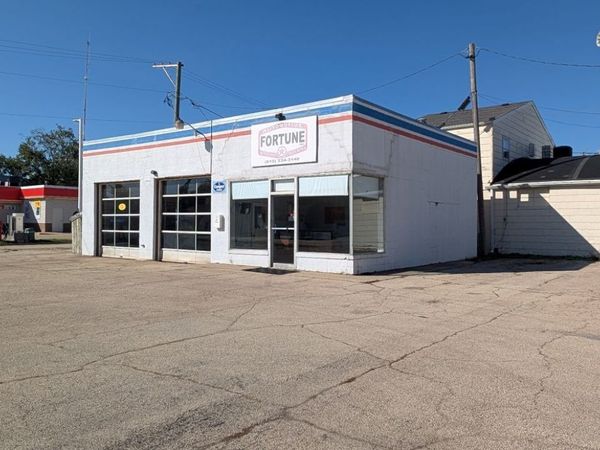111 W Blackhawk Dr, Byron, IL 61010
