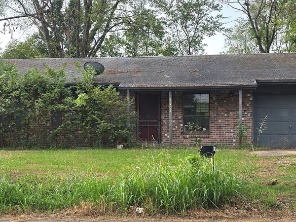 1102 E Fairview Avenue , Nowata, OK 74048