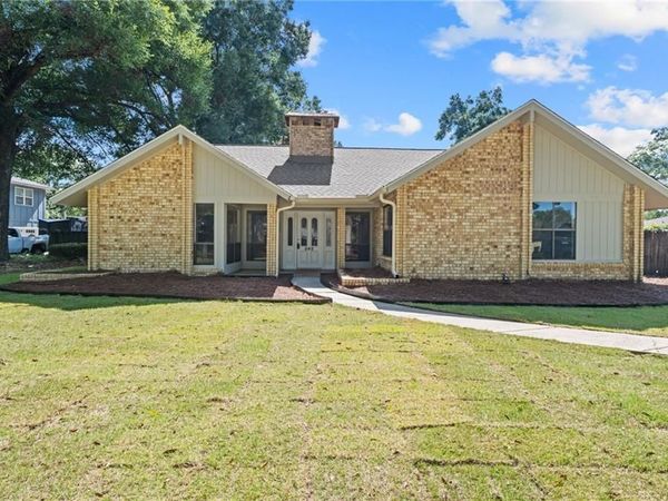 562 Vaughn Drive N, Satsuma, AL 36572