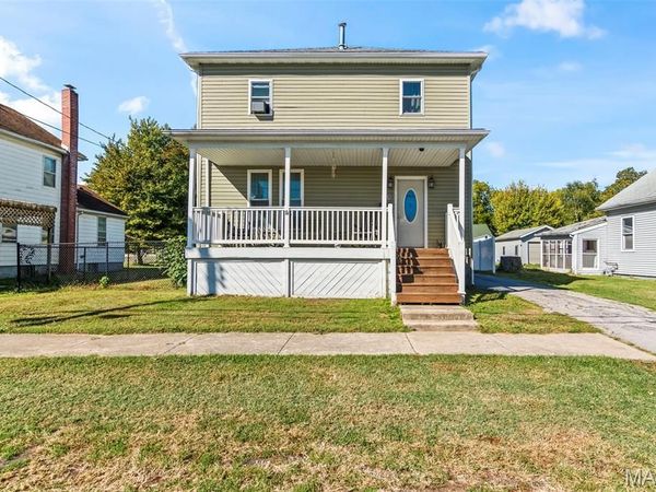 609 N Van Buren Street , Litchfield, IL 62056