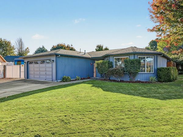 1198 Glengrove Avenue, Central Point, OR 97502