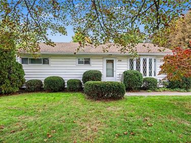 304 Wellington Rd, Webster, NY 14580