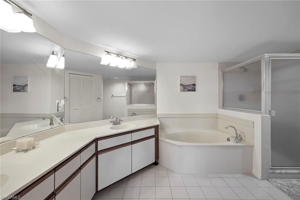 4240 Lake Forest Dr , Unit 423, Bonita Springs, FL 34134 Photo