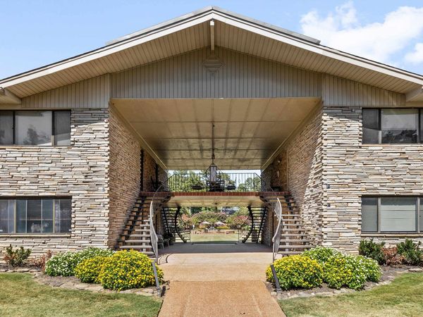 4400 POPLAR AVE, Unit 17, Memphis, TN 38117