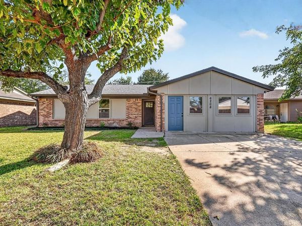 6208 Kary Lynn Drive S, Watauga, TX 76148