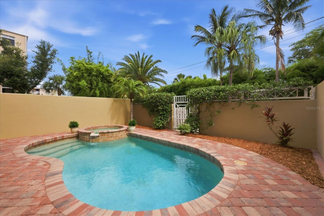 712 Granada Avenue, Unit 2, Venice, FL 34285 Photo