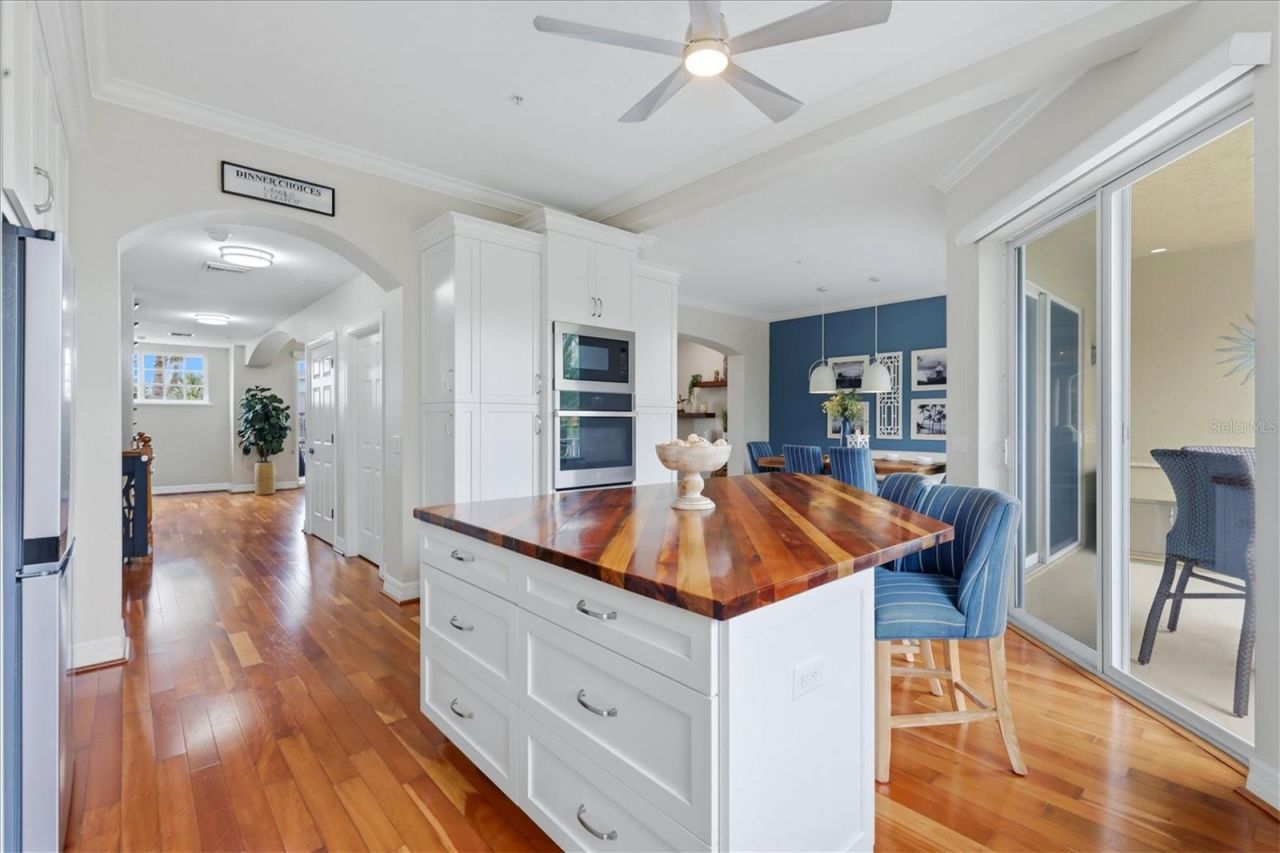 712 Granada Avenue, Unit 2, Venice, FL 34285 Photo
