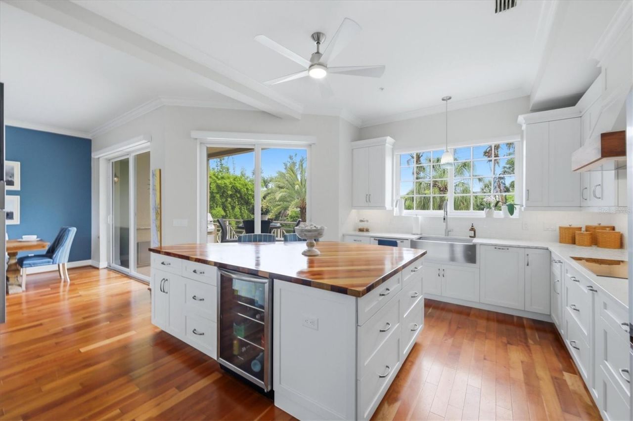 712 Granada Avenue, Unit 2, Venice, FL 34285 Photo