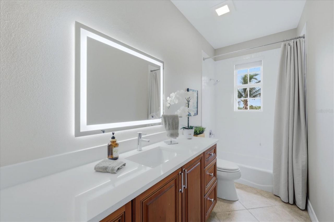 712 Granada Avenue, Unit 2, Venice, FL 34285 Photo