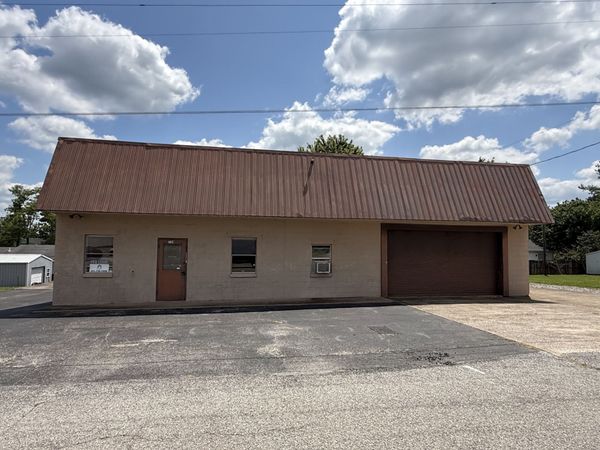 704 Bennett St , Lafayette, TN 37083