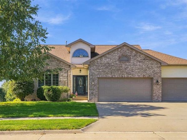 1615 Poplar Ln, North Liberty, IA 52317