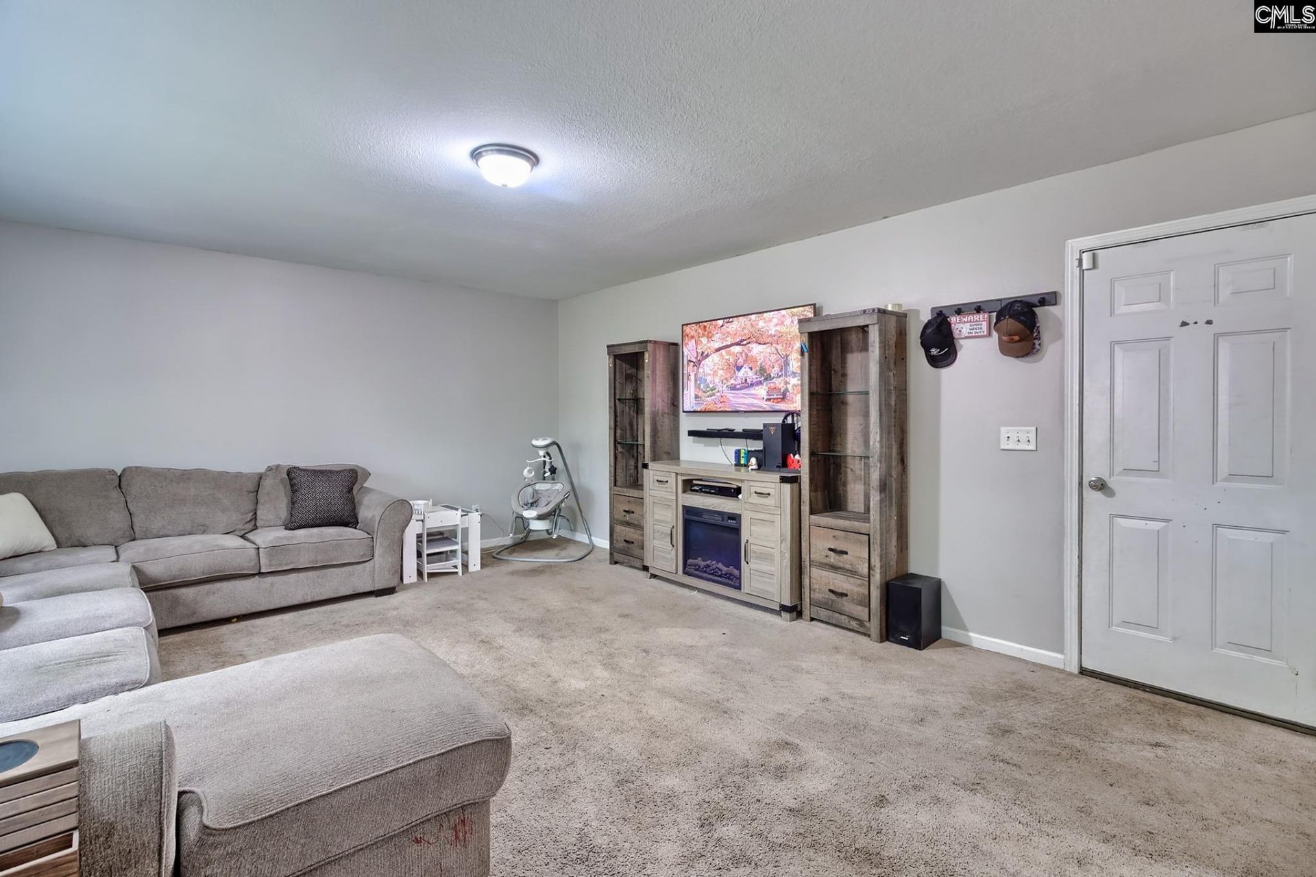 473 Denman Loop  Photo 11